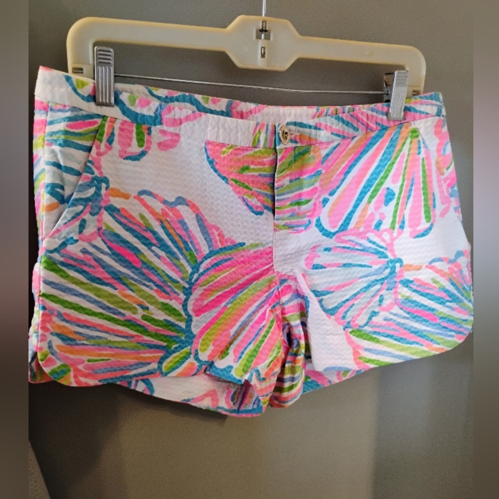 Lilly Pulitzer Size 8 ADIE SHORT  RESORT WHITE SHELLEBRATE